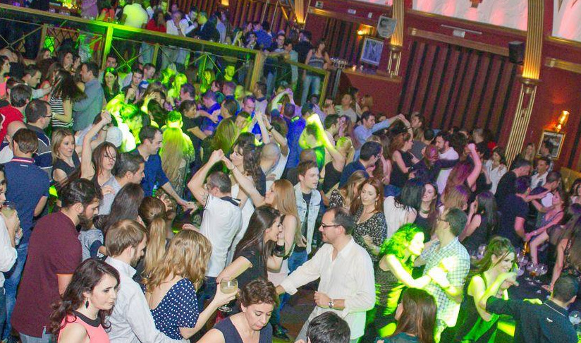 Bailando salsa en salsoteca